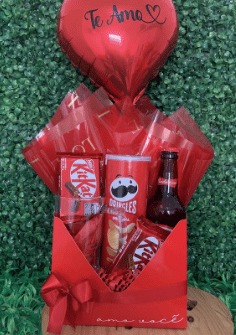 Cesta Masculina Copo Chop Budweiser e Pringles (Sob Encomenda)