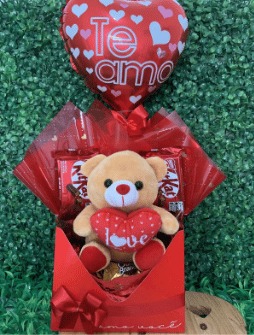 [01033] Cesta Urso Coração com Chocolates (Sob Encomenda)